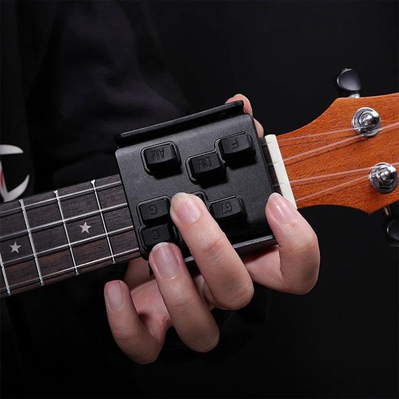 Ułatwiający użycie przyrząd do – Ukulele Beginner Kit recenzja i cena
